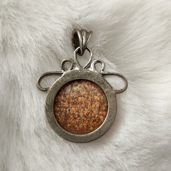 Sunstone and Silver pendant - Picture 8 of 11